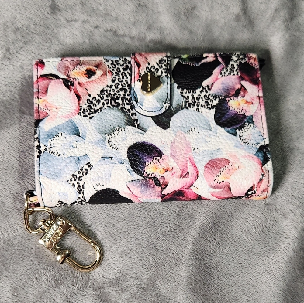 Betsey Johnson card case with key ring casey floral